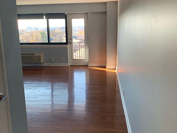 4th image of 60 Parkway Dr E APT 12H