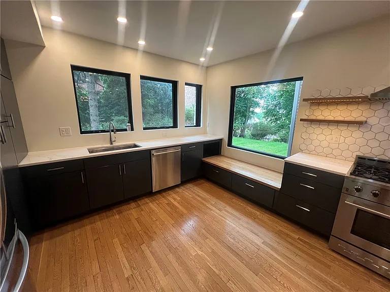 127 Westland Dr — Photo 10