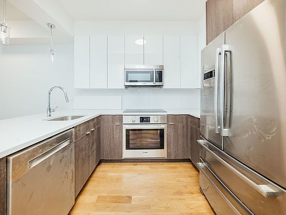 3rd image of 806 Dekalb Ave #2E