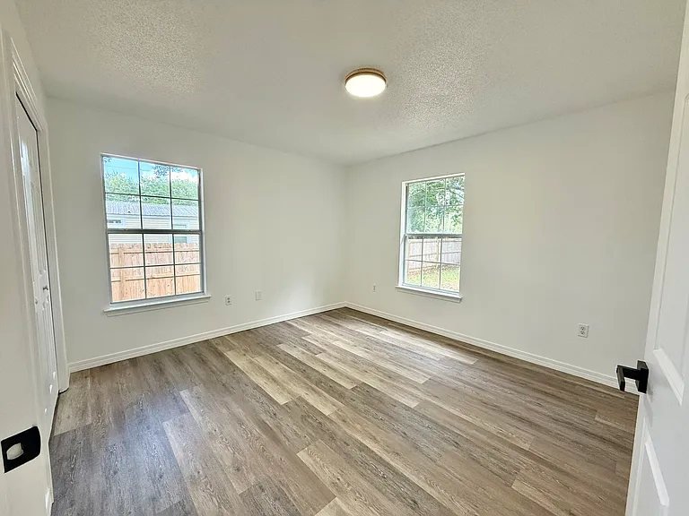 3042 Tiffany Ln — Photo 12