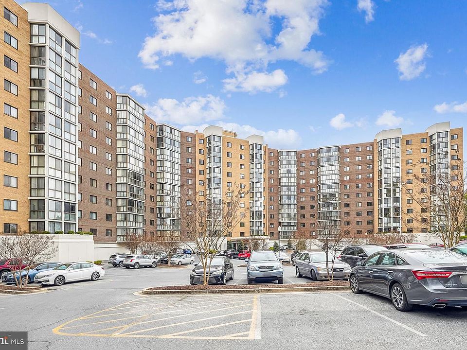1st image of 15100 Interlachen Dr #4-702