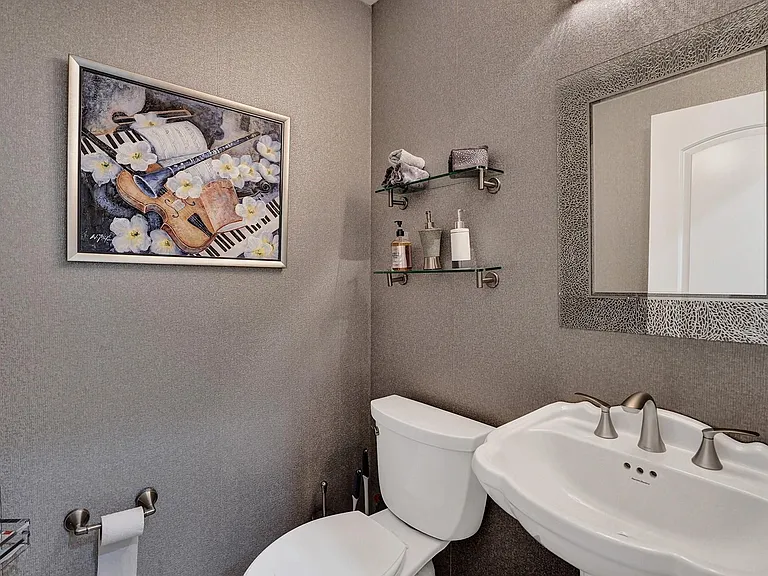 702 Saint Albans Dr #702 — Photo 35