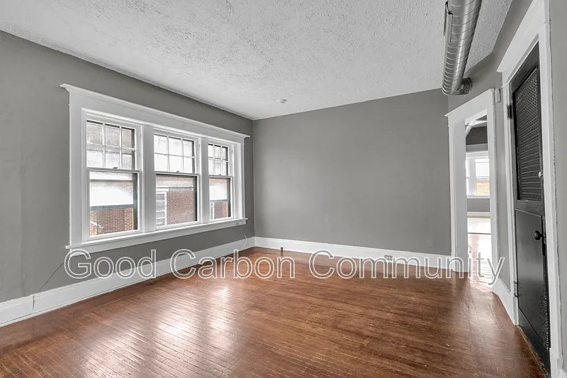 3 bed, 1.0 bath, $1,395 — Photo 4