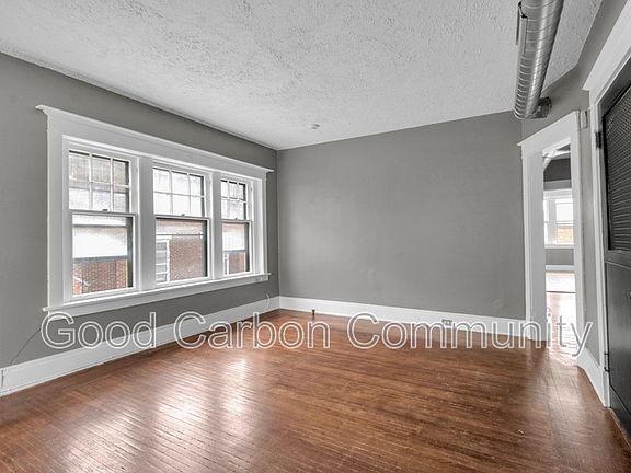 4th image of 81 Saranac Ave