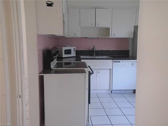 4th image of 211 Lee Blvd