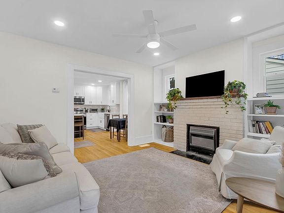 4th image of 105 Somerset St
