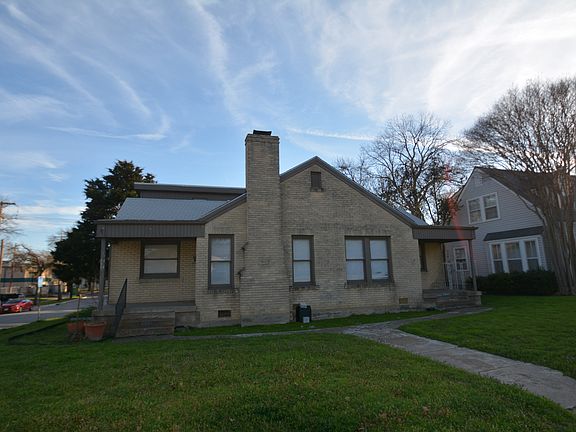 3rd image of 4201 Birchman Ave