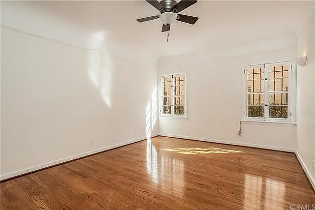 1125 S Hayworth Ave — Photo 12