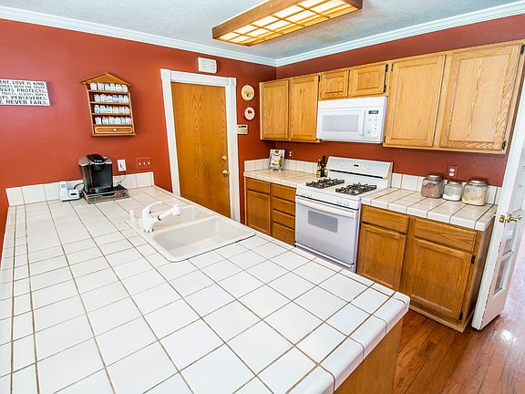 5th image of 611 Ashwood Ct