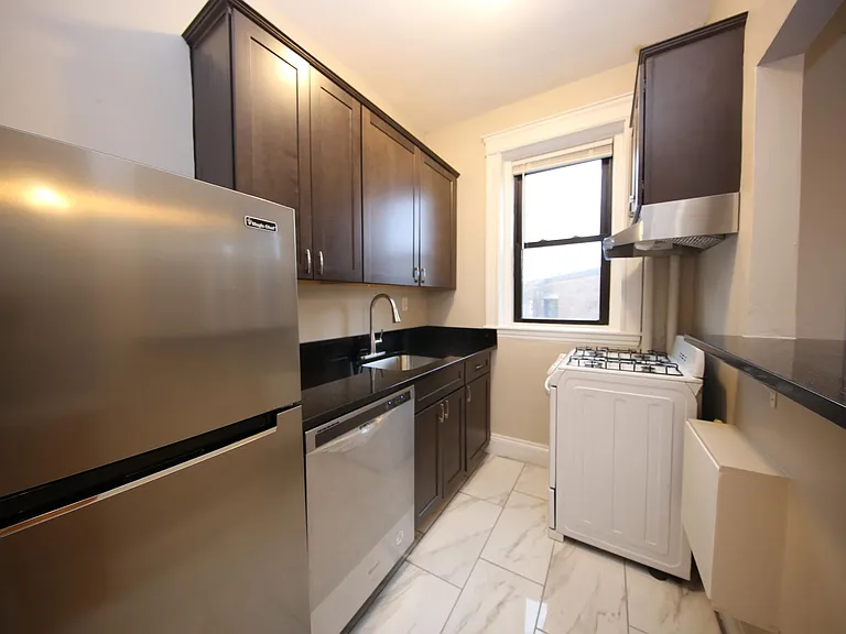 43 Glenville Ave #18 — Photo 3