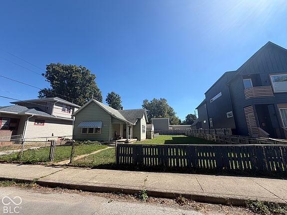 2nd image of 923 Spruce St