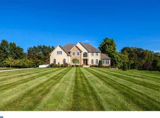10 Laurie Dr, Voorhees, NJ 08043