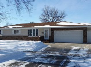 2706 Elm St N, Fargo, ND 58102