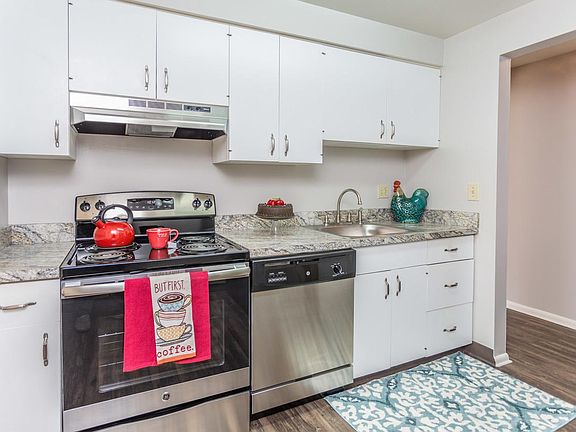 4th image of 907 Aintree Park Dr APT 203