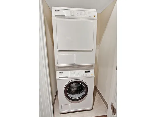 Rented by Mirador Real Estate | media 88