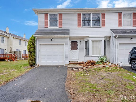 2nd image of 1 Tree Top Rd