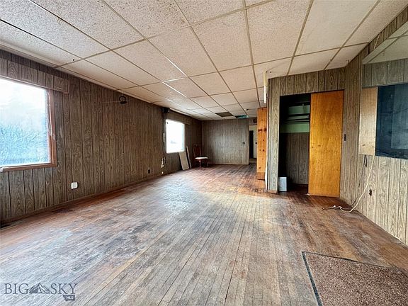 3rd image of 407 N Main St
