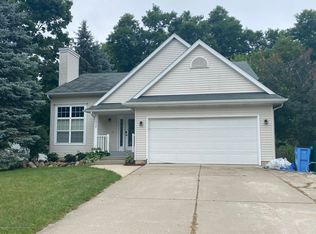 1932 Mulholland Dr, Lansing, MI 48911