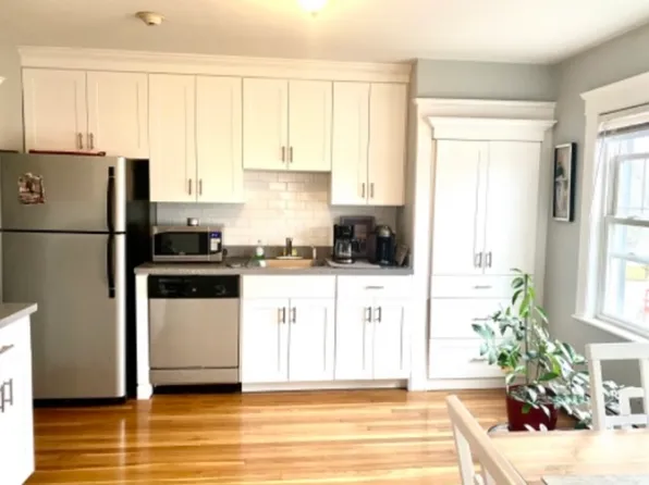 238 Washington St #2F, Westwood, MA 02090