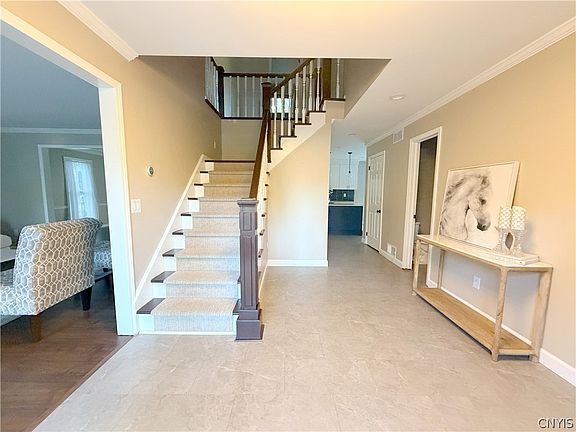 3rd image of 8 Silver Birch Ct