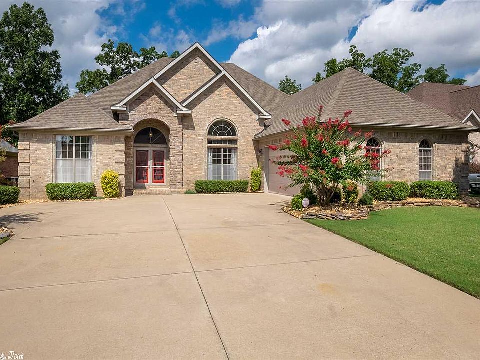 1st image of 207 Marseille Dr