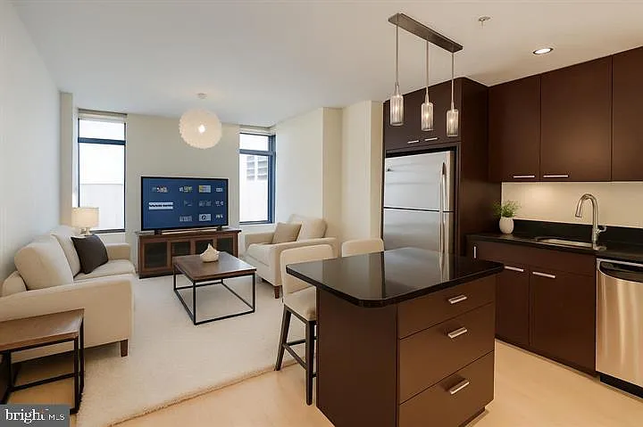 Central — Photo 2