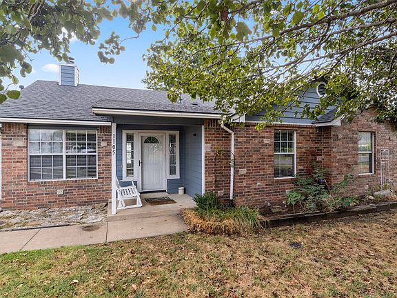 4th image of 1105 S Hummingbird Ln