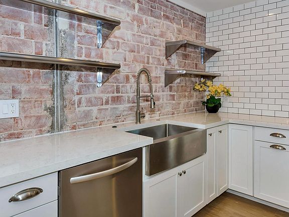 5th image of 3739 E Clarendon Ave