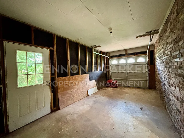 8001 Twin Chapel Dr — Photo 19