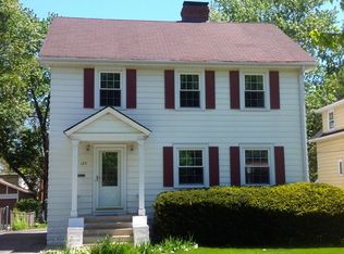 125 N Willow Rd, Elmhurst, IL 60126