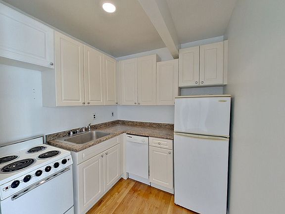 3rd image of 312 E 30th St #6D1
