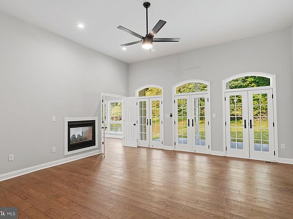 3rd image of 705 Singer Rd