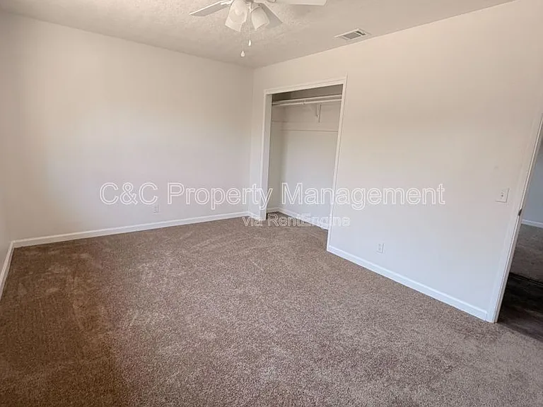 219 Plymouth Dr #B — Photo 6