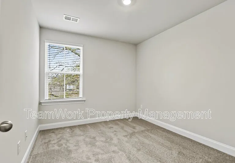 101 Langley Dr #B — Photo 18