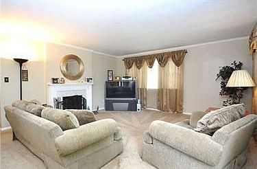 3rd image of 142 Lindley Ln