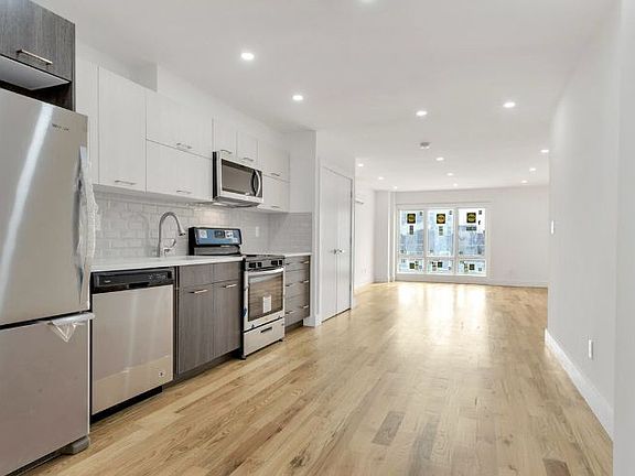 3rd image of 1673 Sterling Pl #2