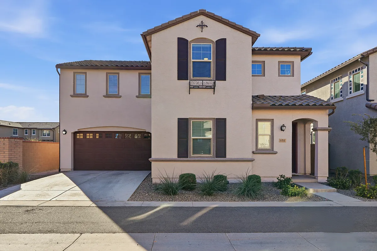 Front of house, 2 car garage - 656 S Owl Dr