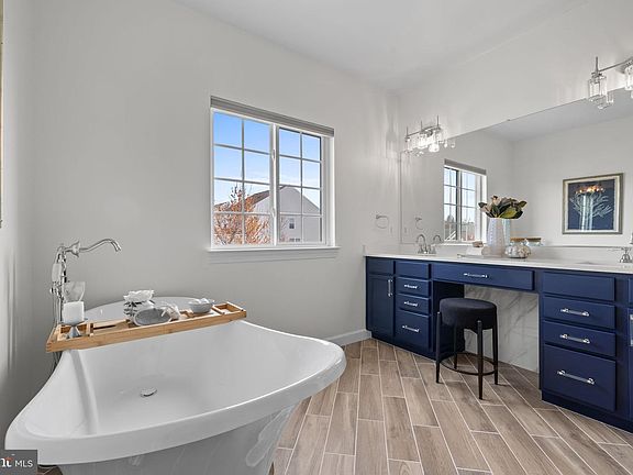 4th image of 15152 Athey Loop