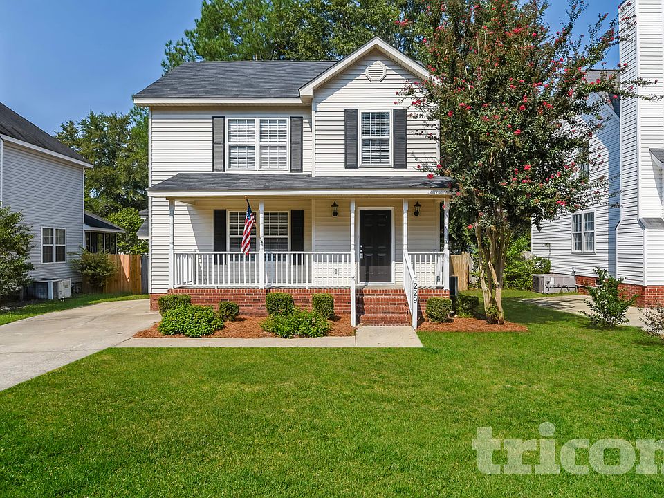1st image of 229 Montclaire Cir