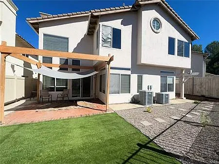 3 bed, 2.5 bath, 2258 sqft, $3,400 — Photo 2
