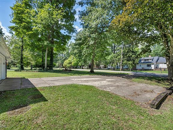 3rd image of 4281 Martin Dr