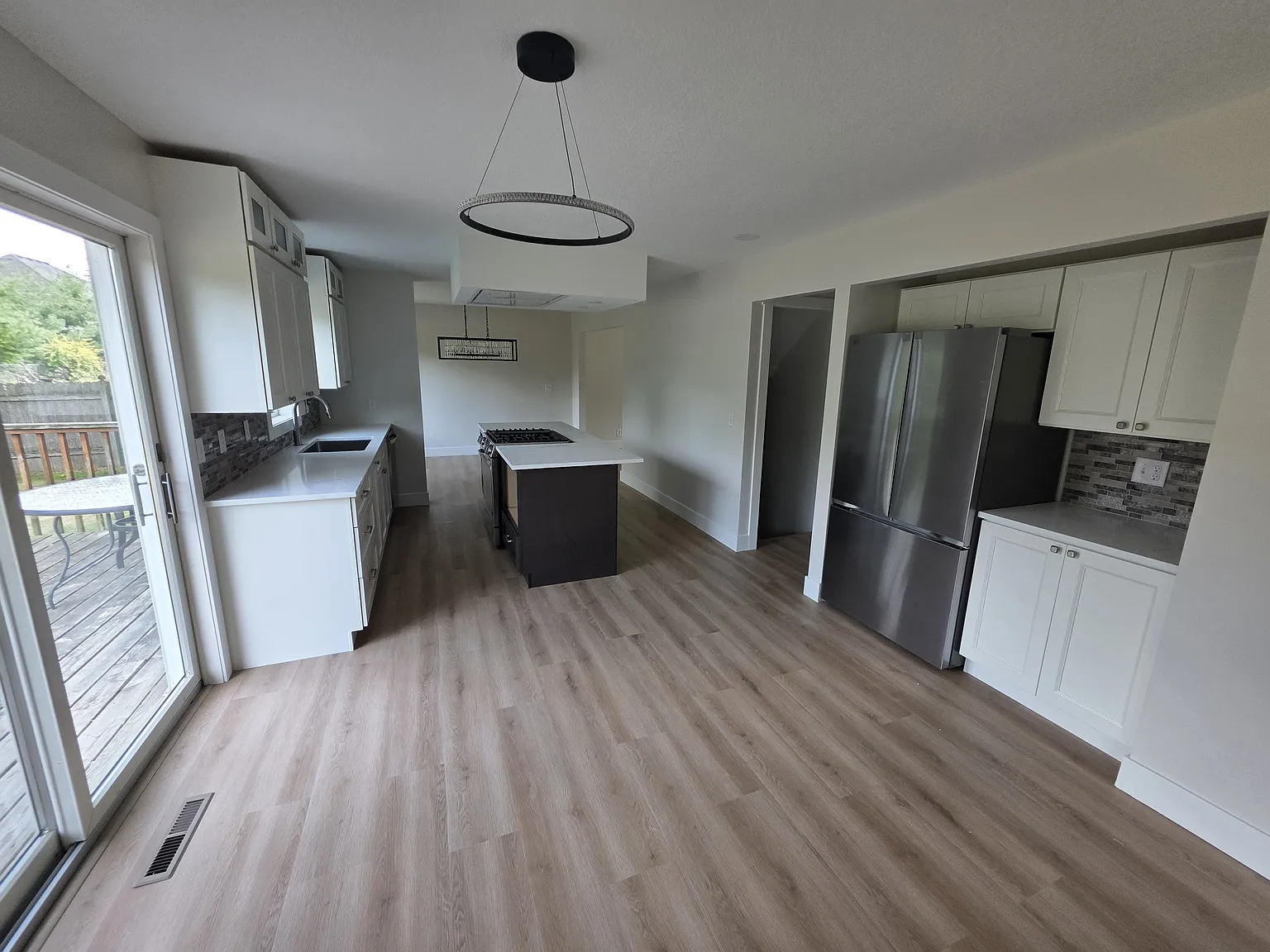 4 bed, 2800 sqft, $4,575 — Photo 4