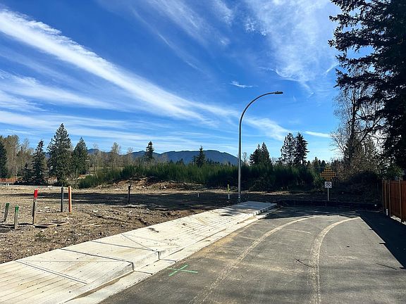 2nd image of 33273 Macdonald Ave