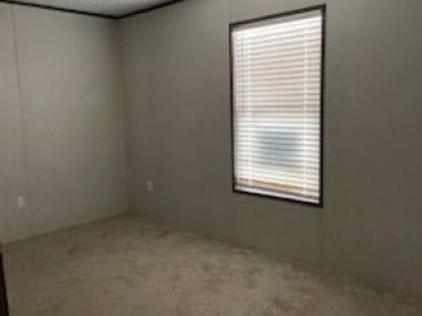 1407 Avenue Z, Hondo, TX 78861