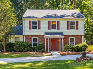 909 Riverwood Rd, Charlotte, NC 28270