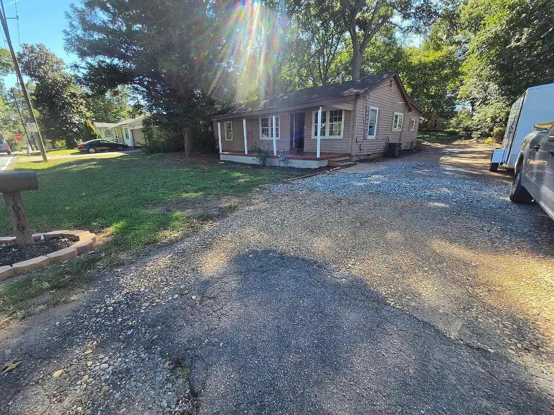 4 bed, $2,000 — Photo 2