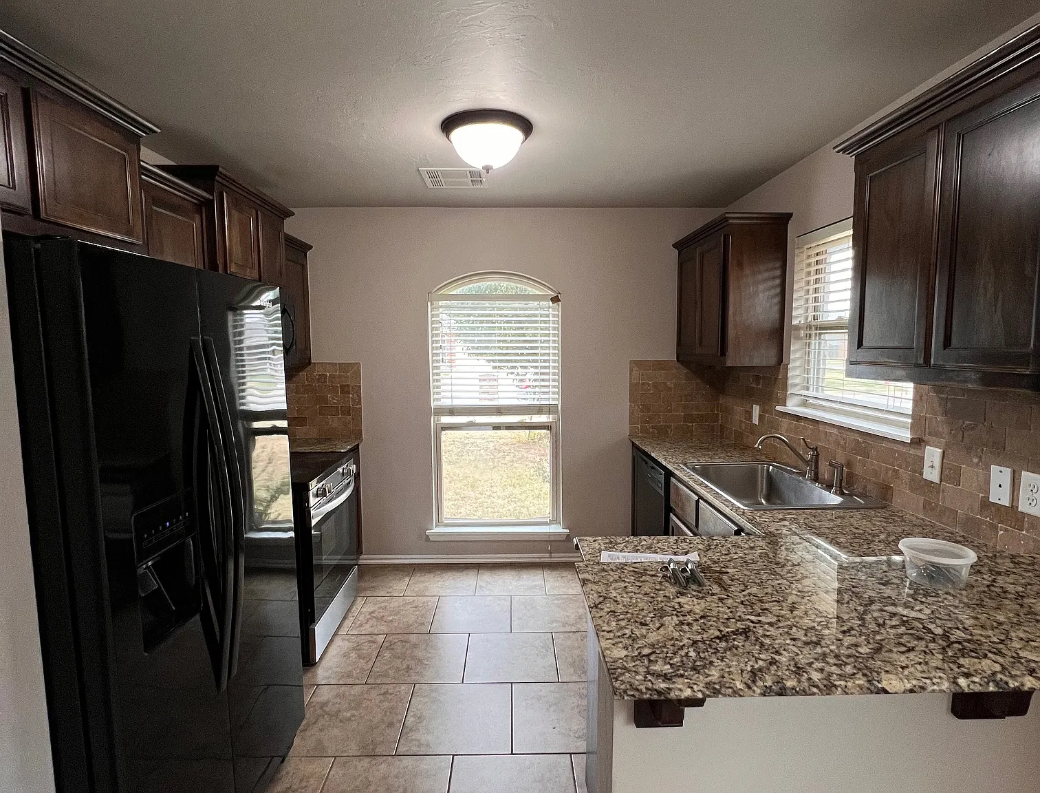 3 bed, 1317 sqft, $1,900 — Photo 2