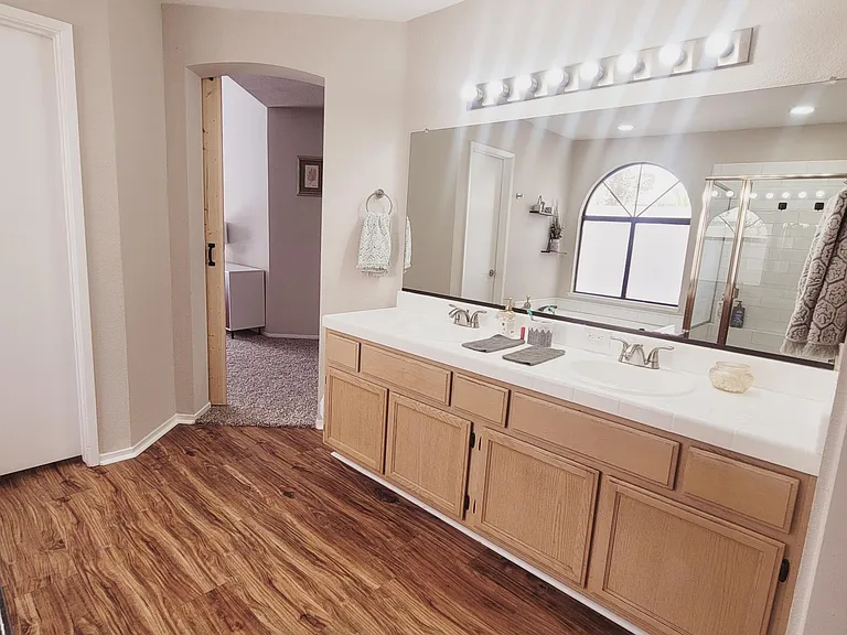 Agustine Cir — Photo 12