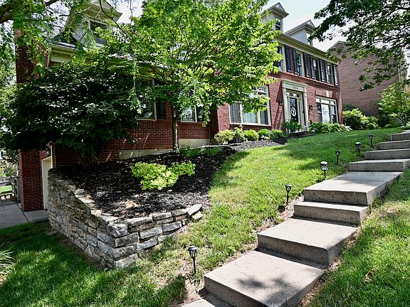 3rd image of 1054 Whirlaway Dr