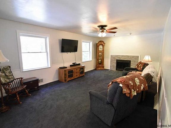 3rd image of 92 Nicole Dr